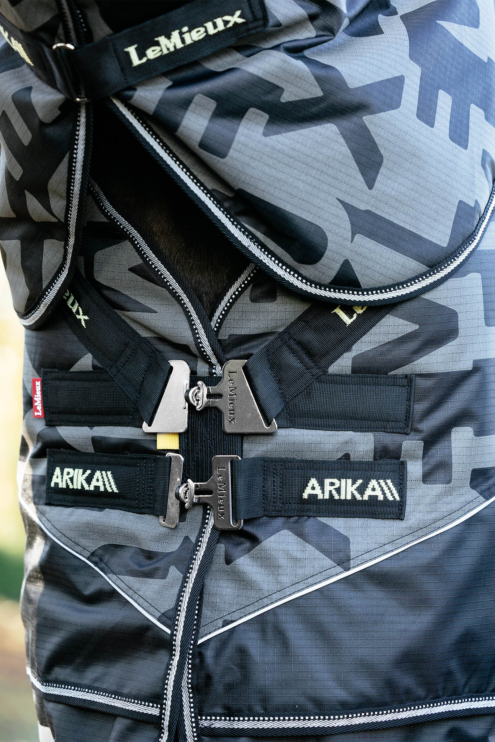 LeMieux Arika utedekken med refleks og avtakbar hals, 0 g