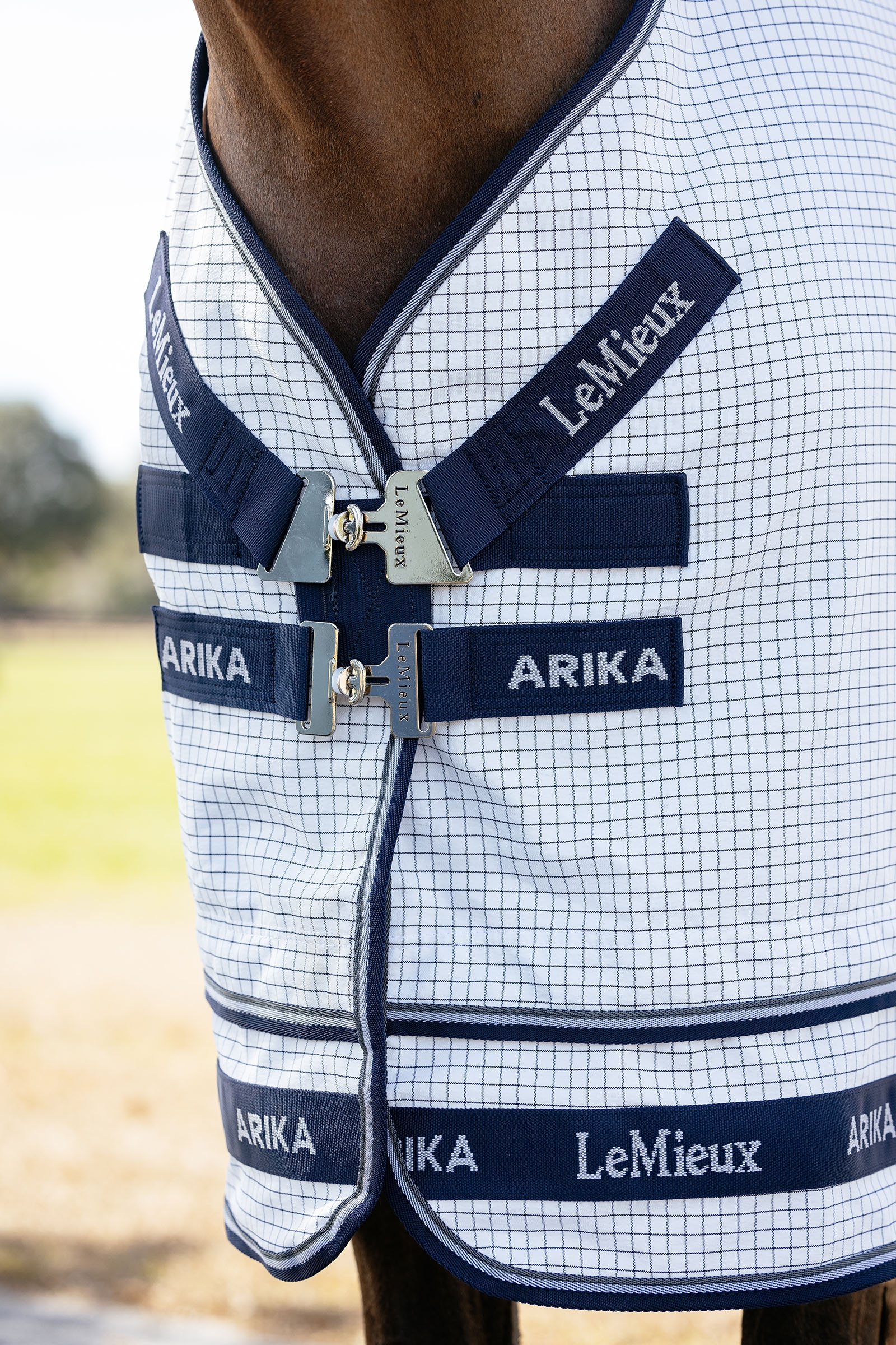 LeMieux Arika 450D utedekken med avtakbar halsdel, 0g