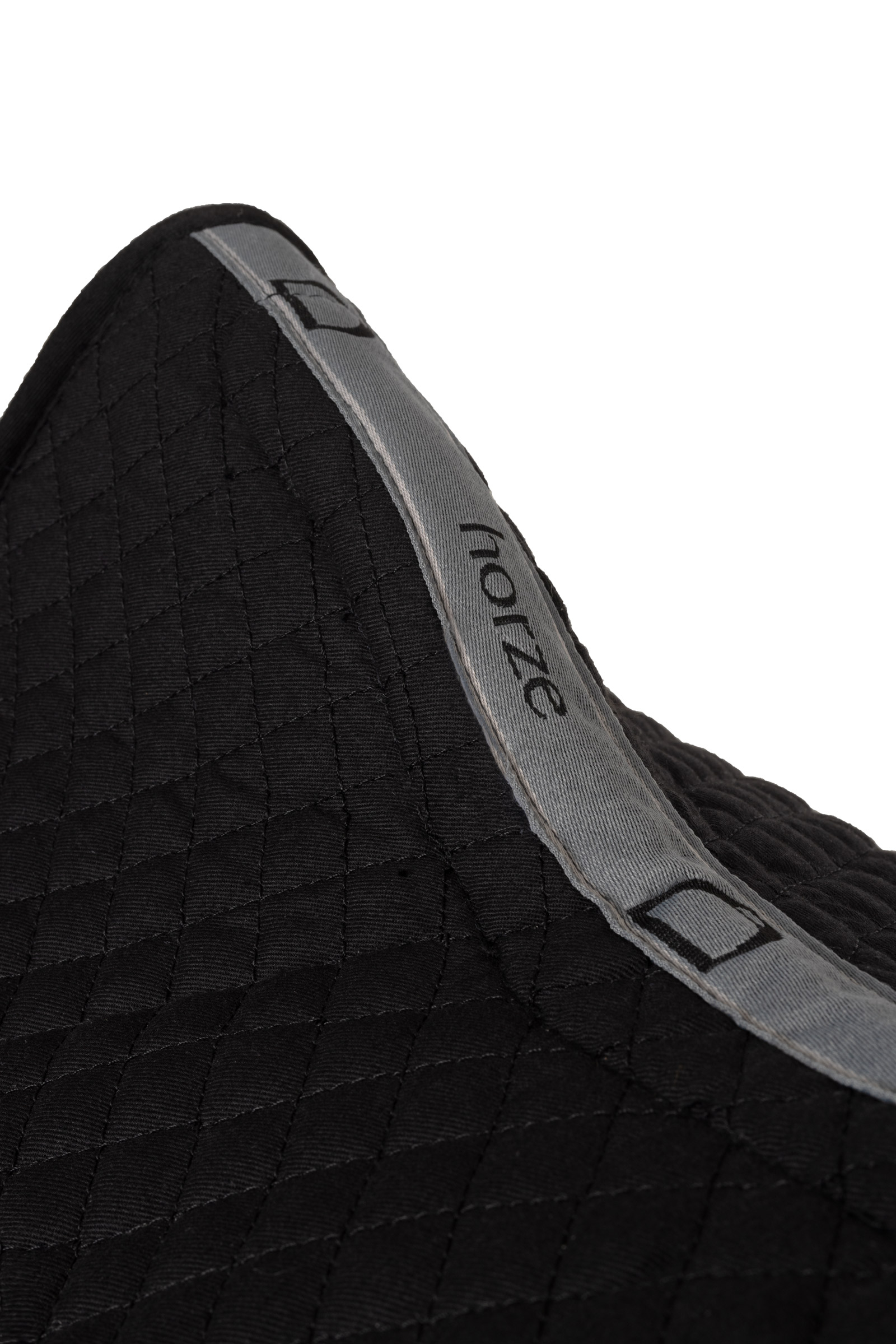 Horze Harleigh forh&oslash;yningspad i saueskinn med ryggradsfrihet