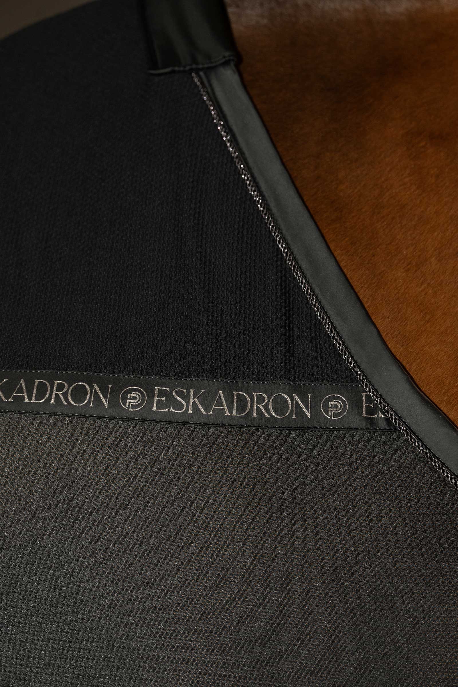 Eskadron Platinum 25 Pro Cover Fluedekken