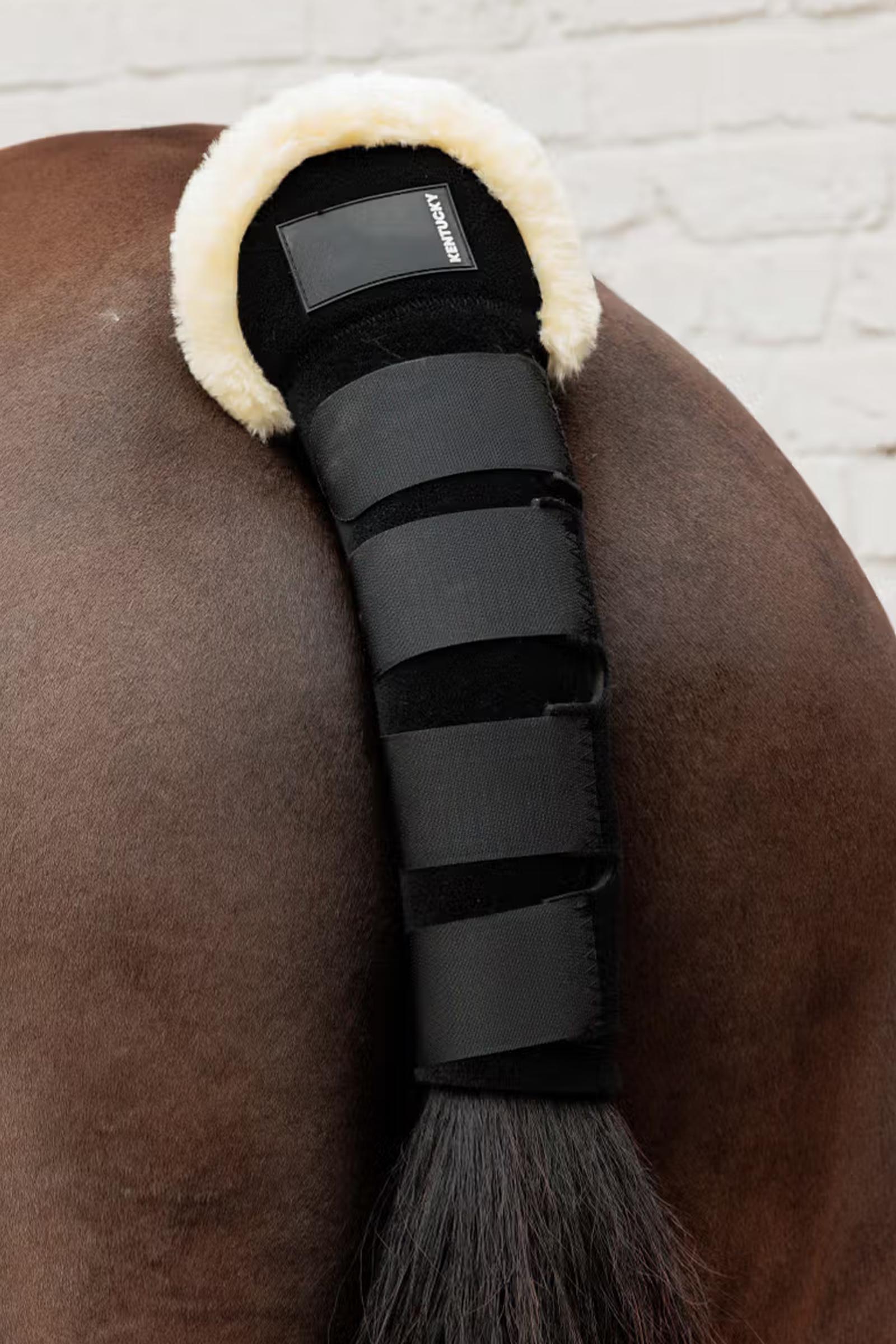 Kentucky Horsewear halebeskytter i saueskinn  