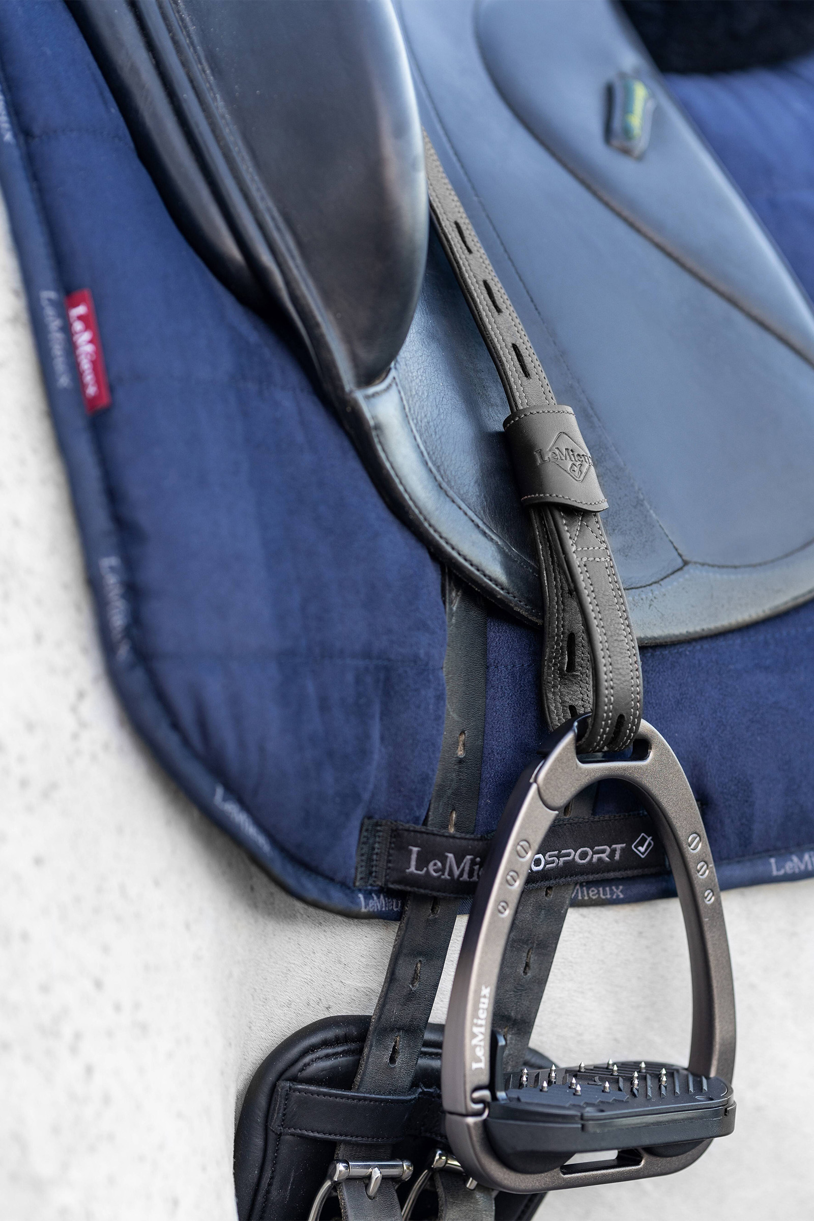 LeMieux Vector Close Contact stigb&oslash;ylereim