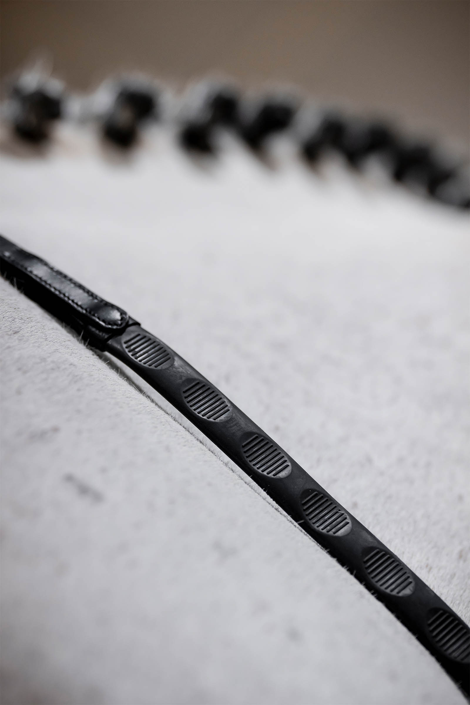 Black Horseware gummit&oslash;yler med tommelgrep