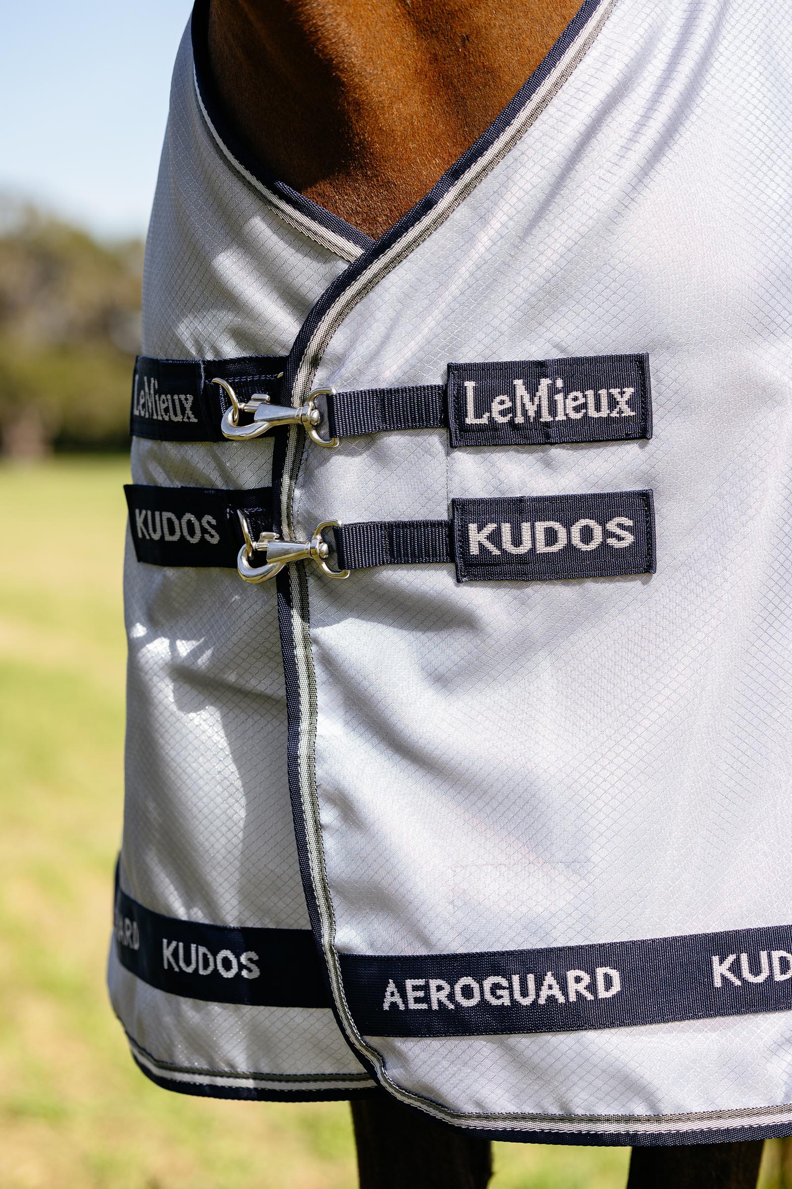 LeMieux Kudos AeroGuard fluedekken med avtakbar hals