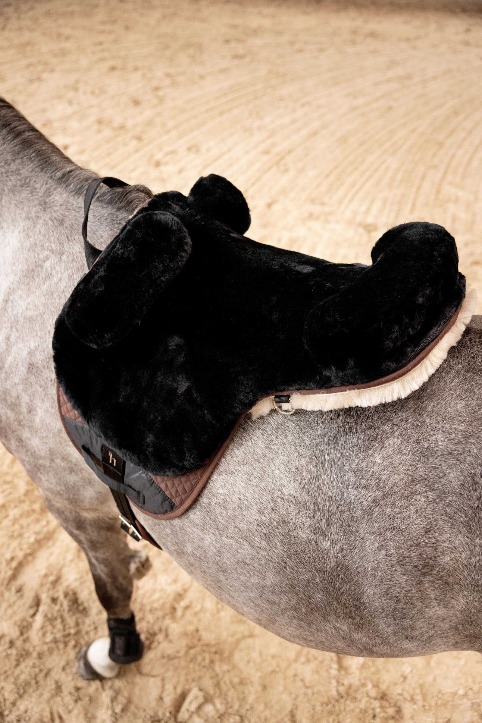 Horze ridematte i sauefell