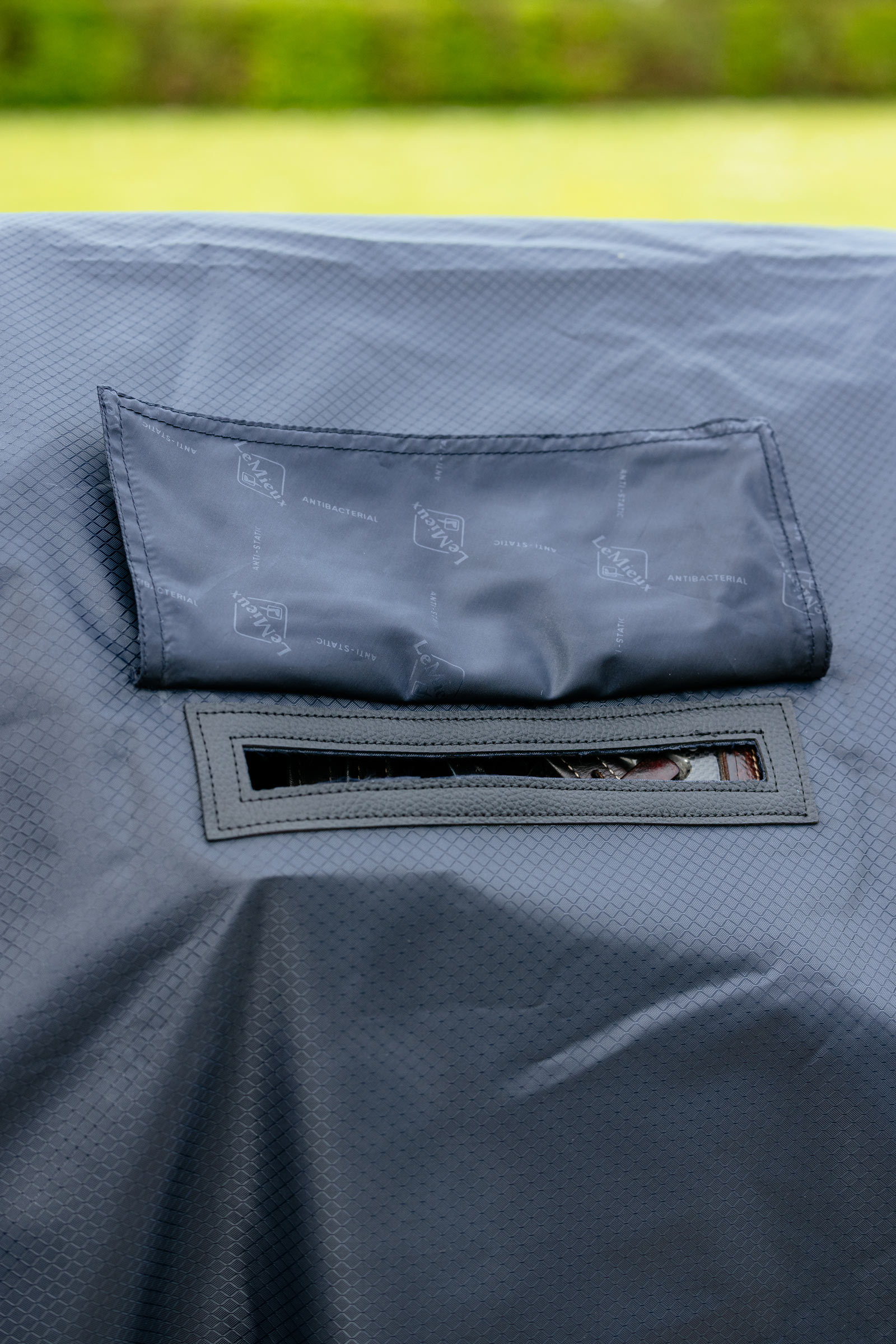 LeMieux regndekken for ridning med fast hals