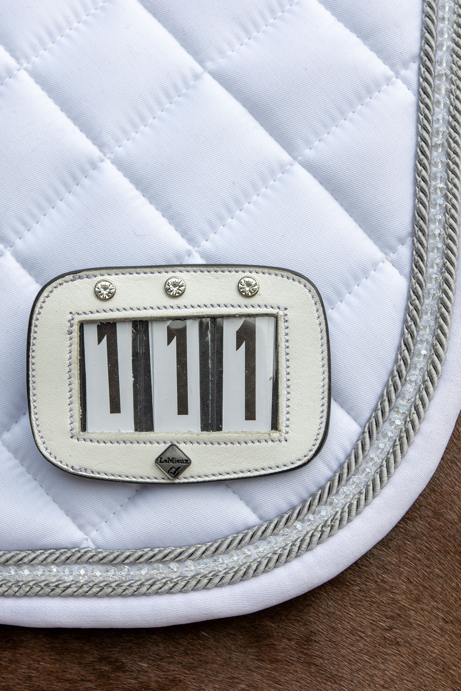 LeMieux nummerholder til sal med dekorsteiner