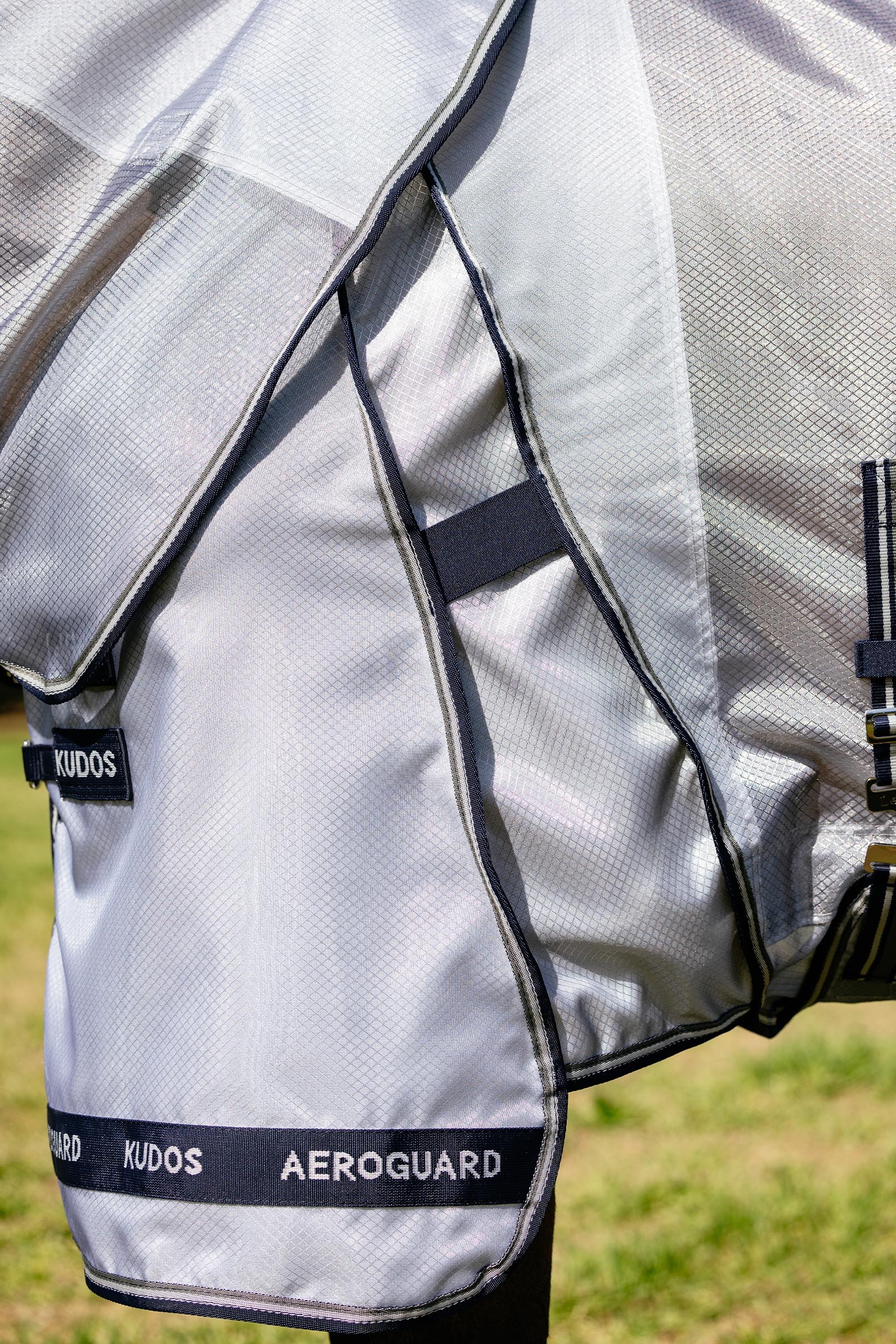 LeMieux Kudos AeroGuard fluedekken med avtakbar hals