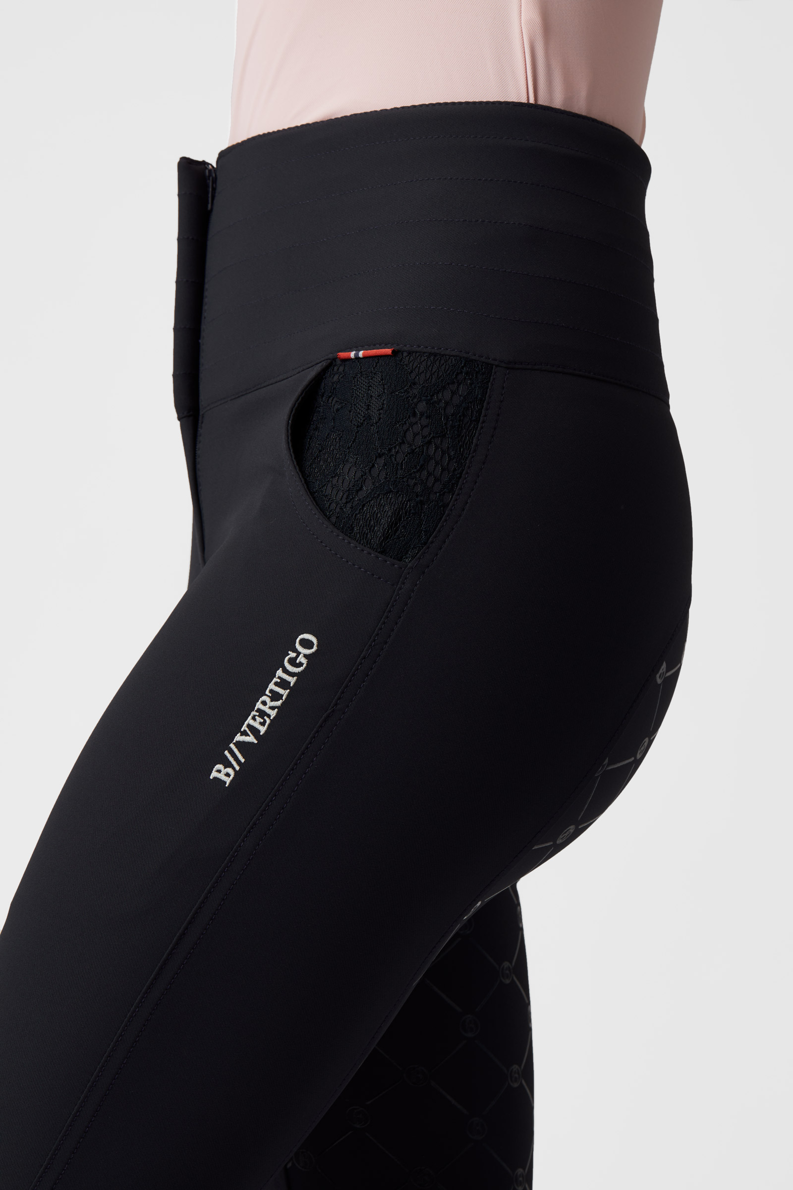 B Vertigo Natalia ridebukser med blondelommer, dame