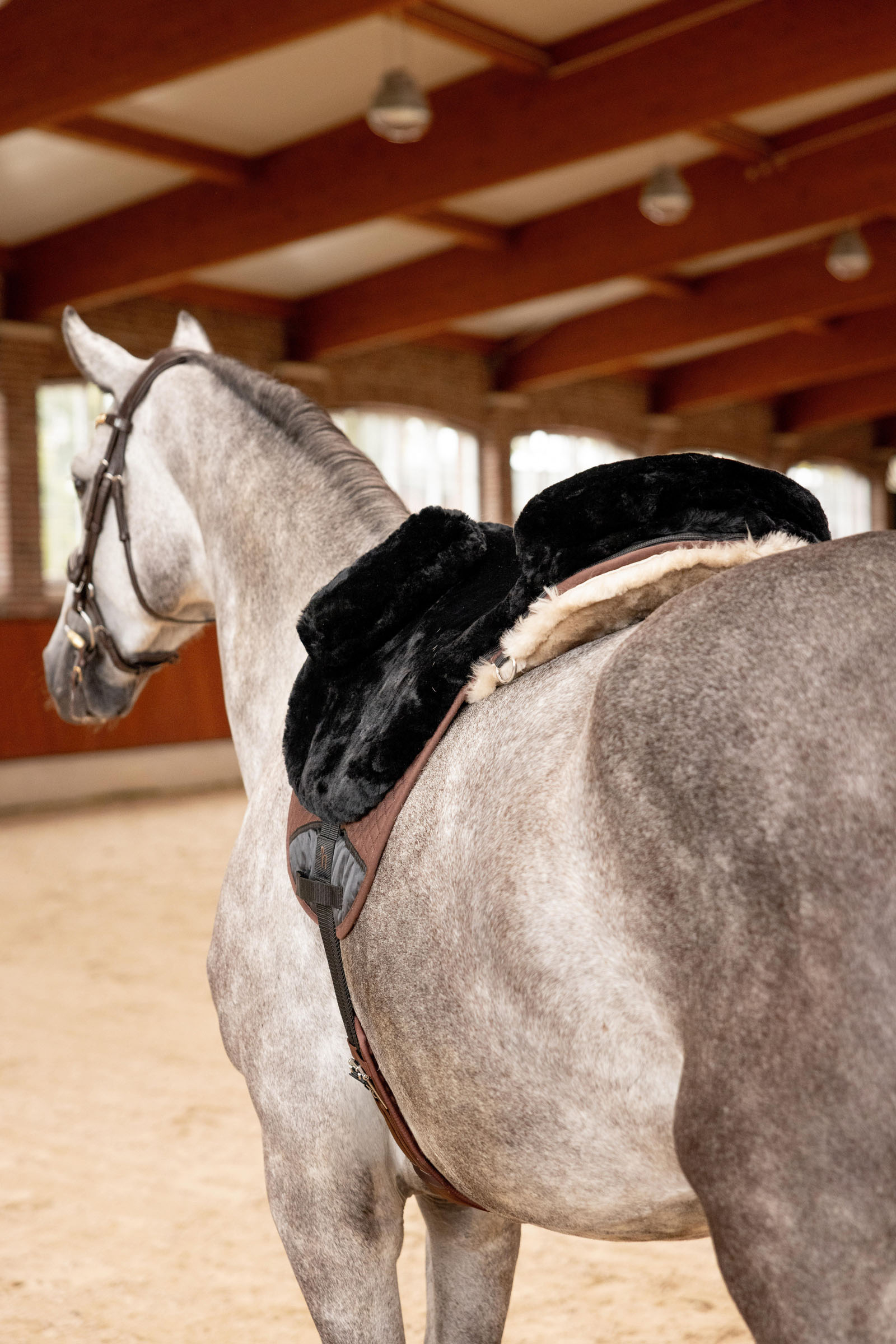 Horze ridematte i sauefell