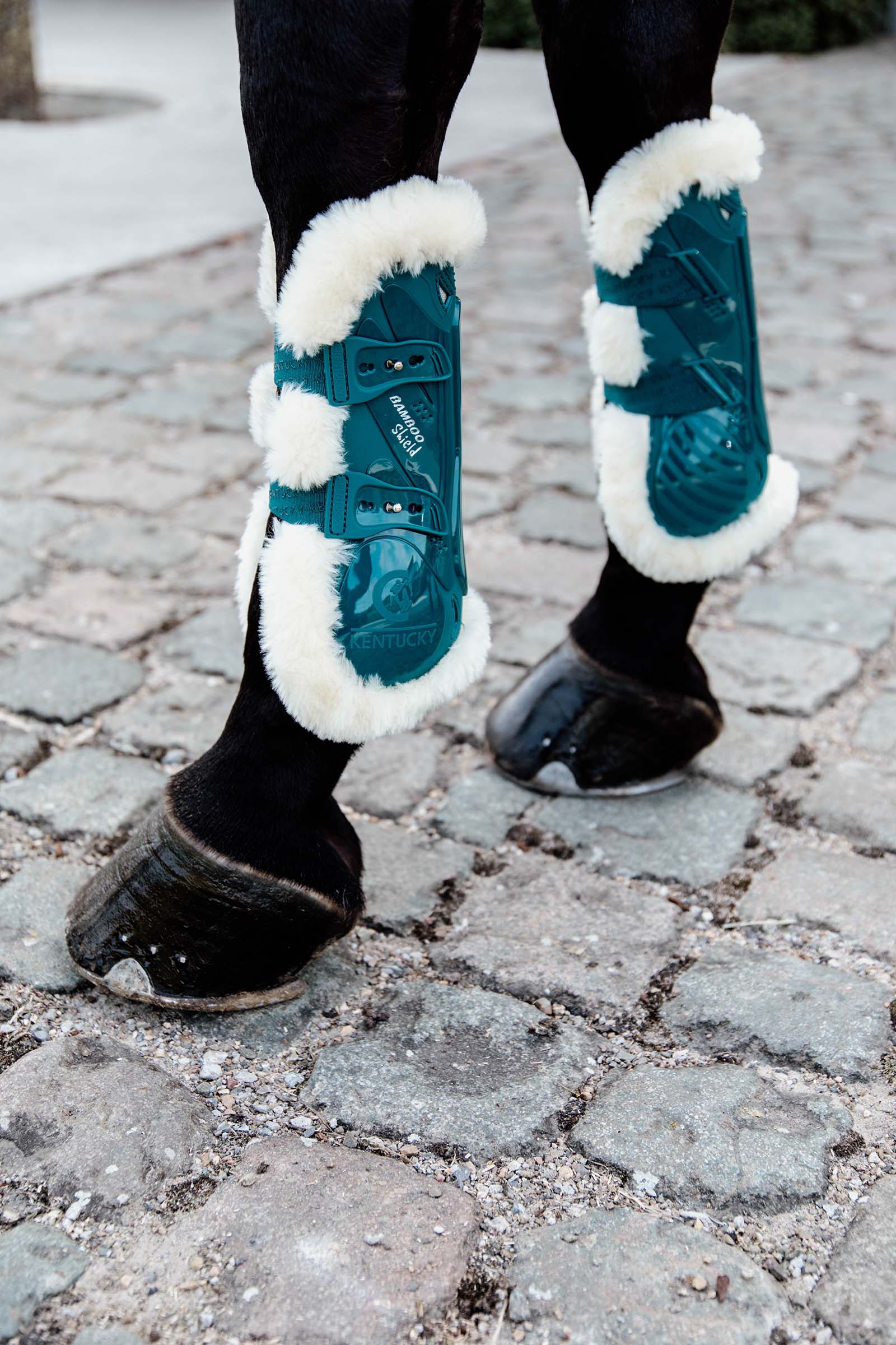 Emerald Green Kentucky Horsewear Vegan elastiske senebelegg med bambus og saueskinn