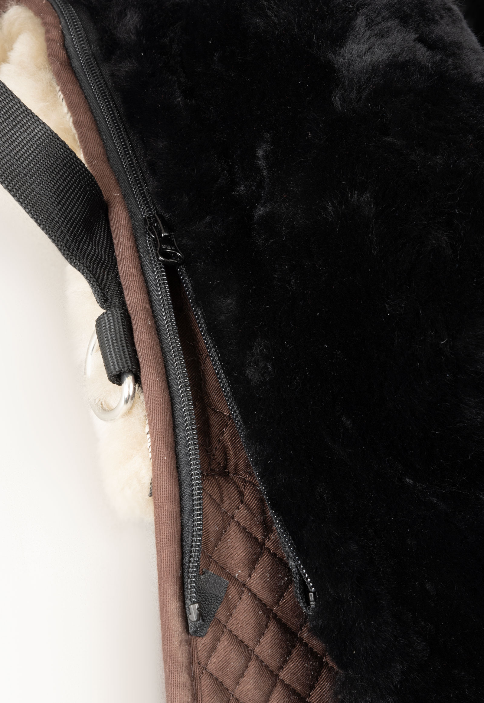 Horze ridematte i sauefell