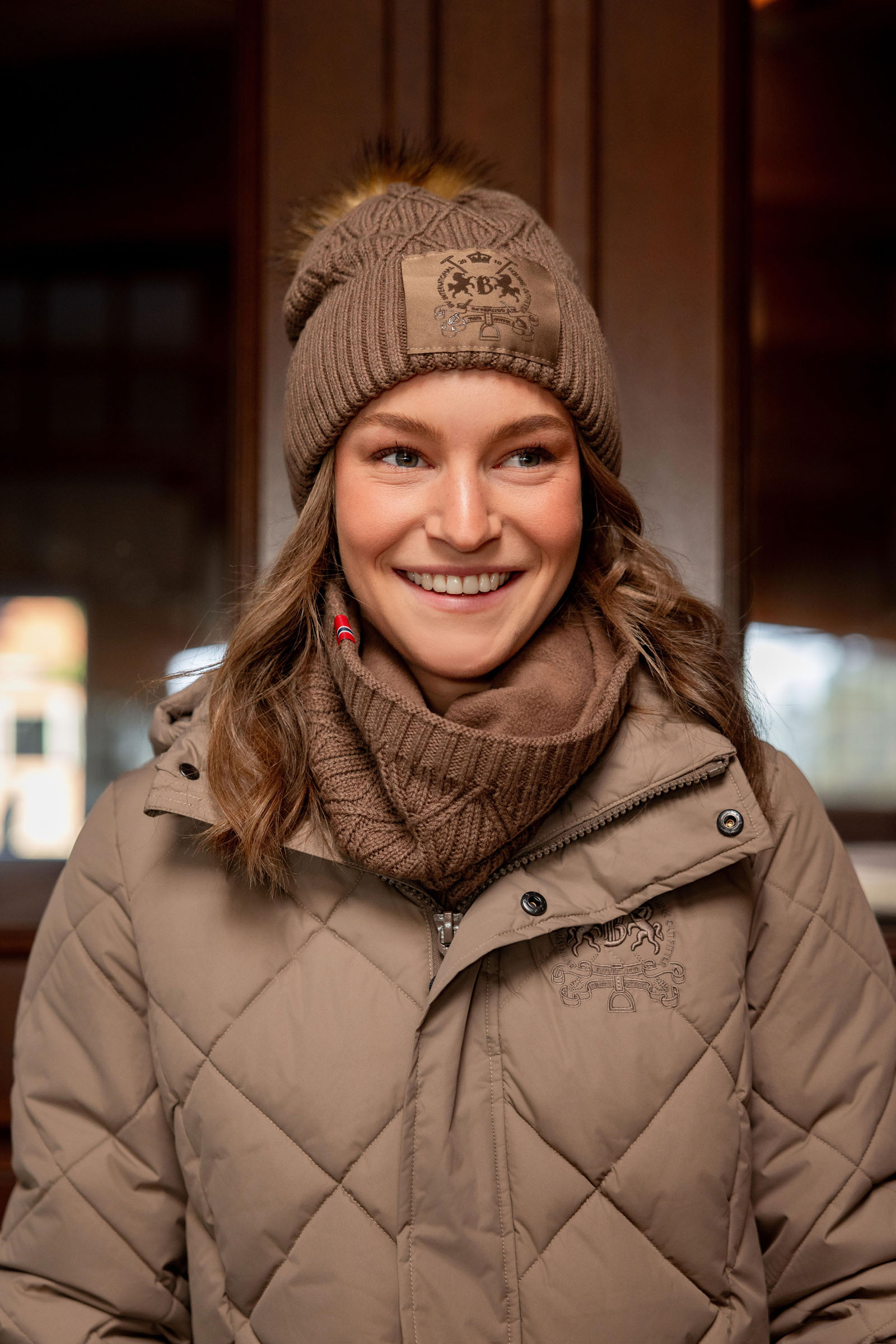 B Vertigo Faye Strikket hals