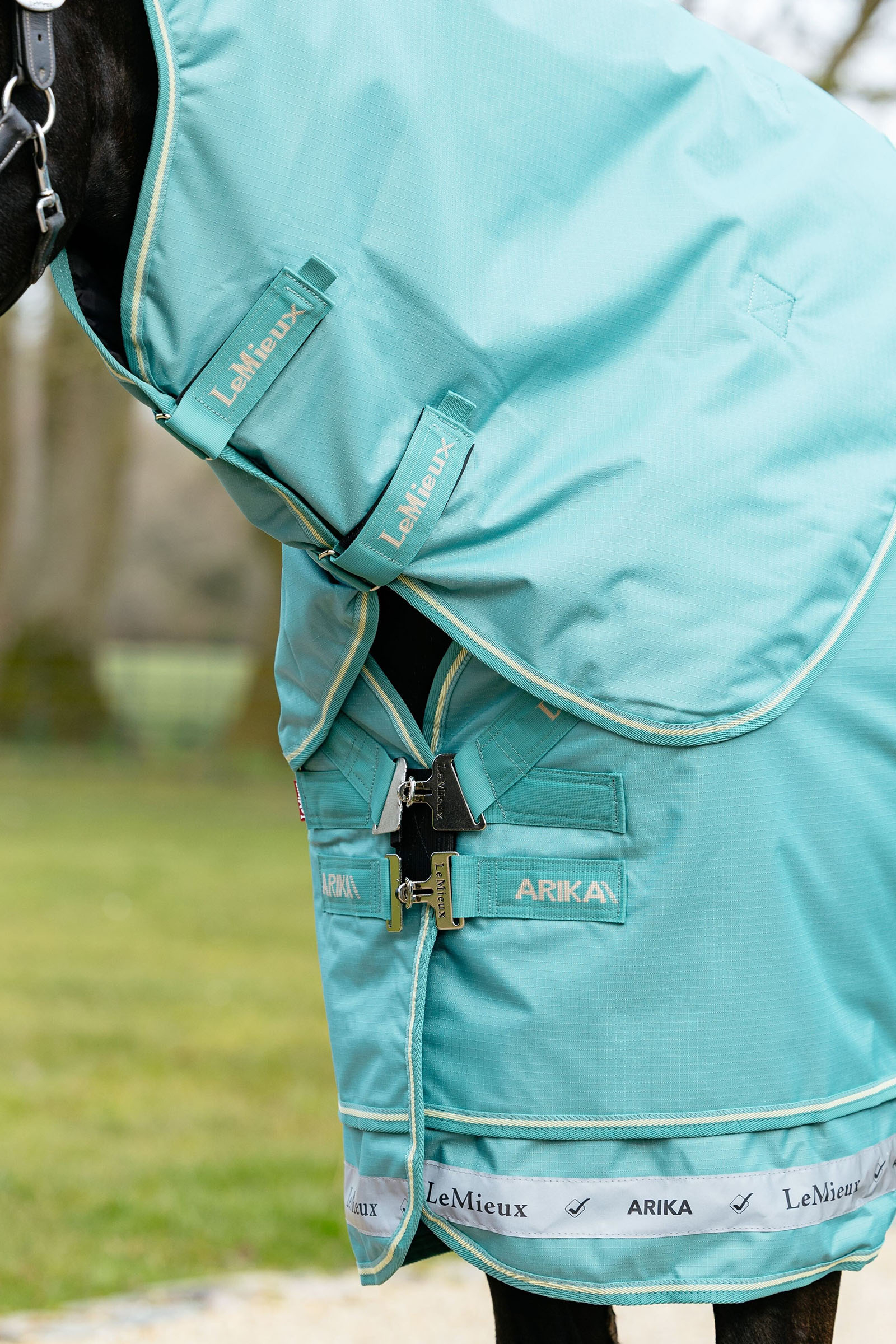 LeMieux Arika 600D Utedekken med avtakbar hals, 0g