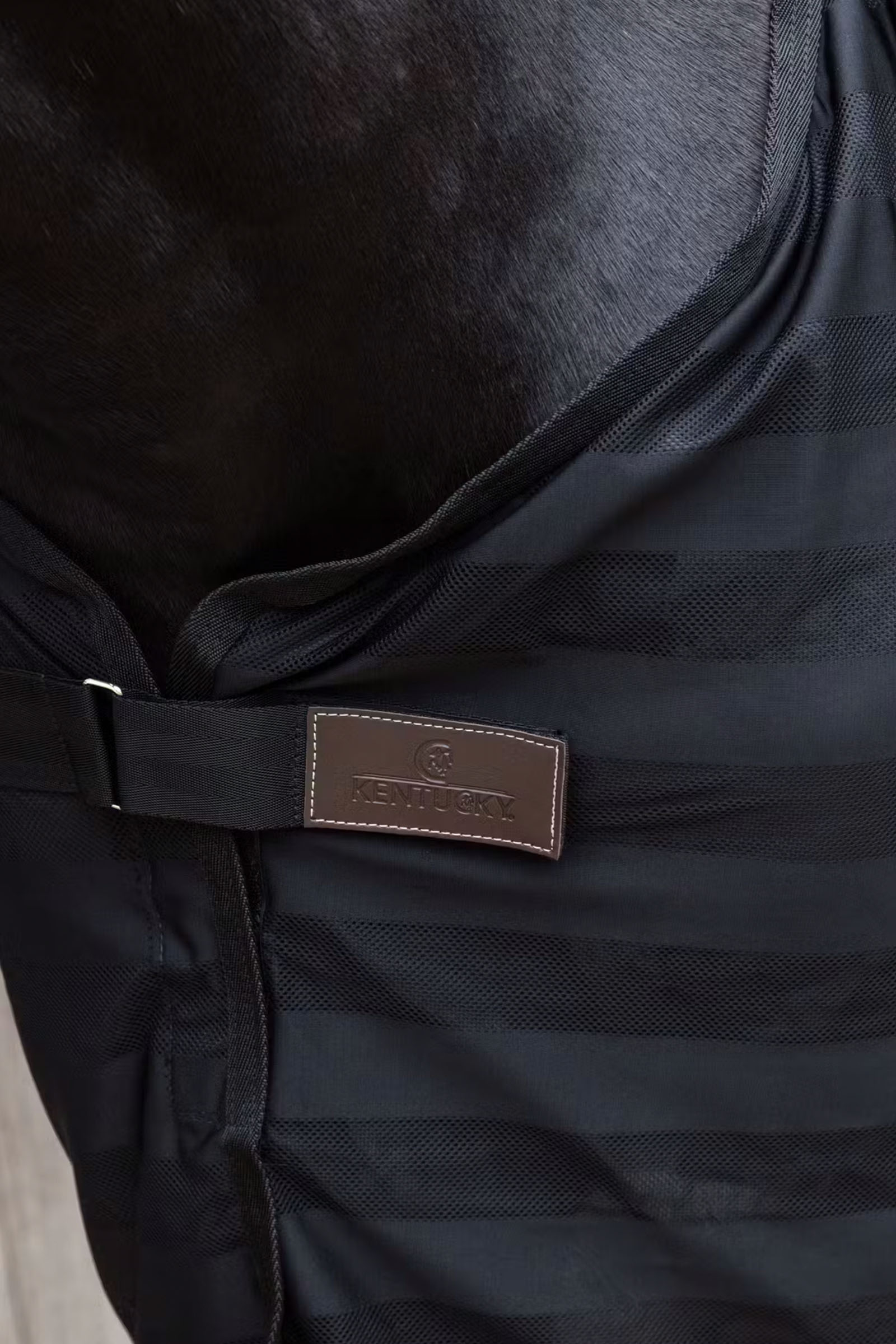 Kentucky Horsewear lett stripet flueteppe i mesh